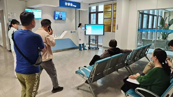 劉圓圓科普講座中。重慶西區醫院供圖