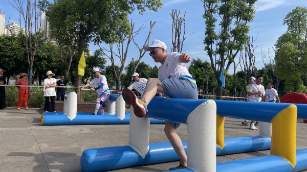 跑者趣味闖關。受訪單位供圖