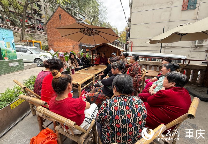 民主村院壩會現場。人民網記者 胡虹攝