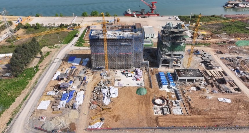 東方希望玻璃纖維項目配套工程石灰項目正在建設中。受訪者供圖