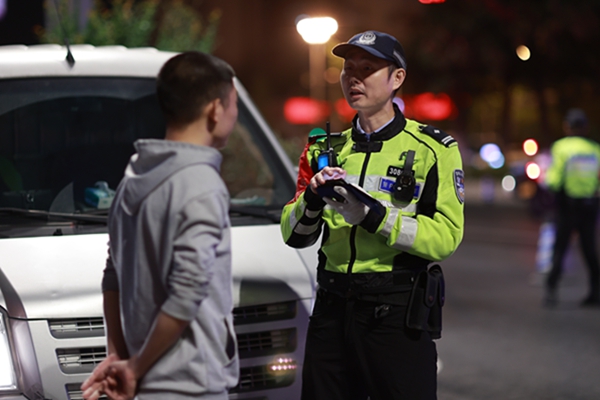 交巡警開展道路交通安全集中專項整治。巴南交巡警供圖