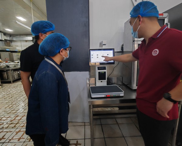 學生食堂智慧入庫設備。溱州中學供圖