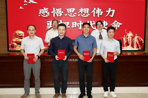 經過激烈角逐，高海言、楊倩玫分獲處干班和科干班一等獎。巴南區融媒體中心供圖