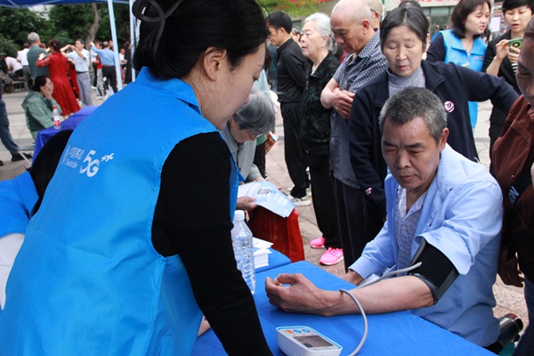 “2025年數字適老中國行”活動現場。重慶移動供圖