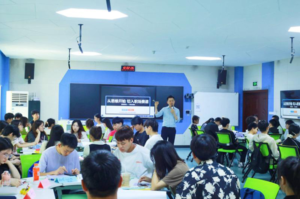 就業培訓。重慶工程學院供圖