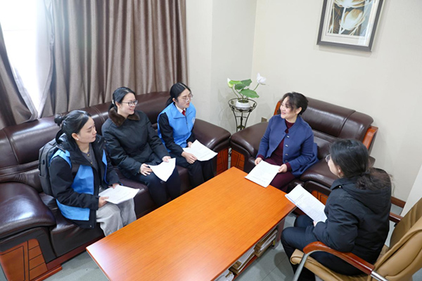 漢豐湖法庭基層立法聯系點征集立法建議。開州區人民法院供圖