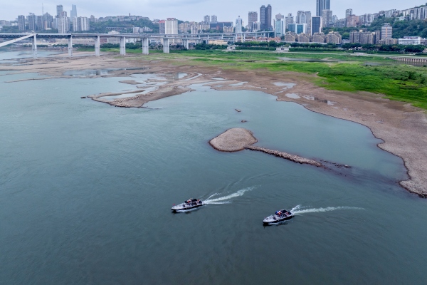 民警守護兩江四岸安全防線。重慶市公安局水上分局供圖