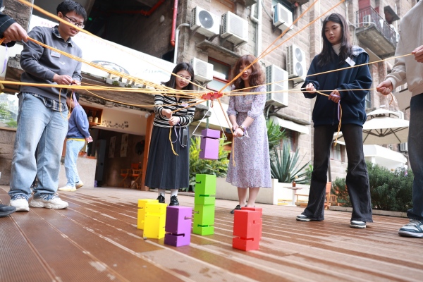 青年參加互動活動。主辦方供圖