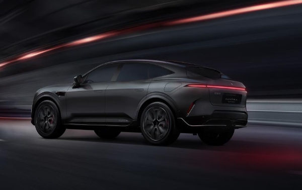 阿維塔11暗夜騎士版。車企供圖