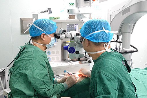手術現場。重慶普瑞眼科醫院供圖