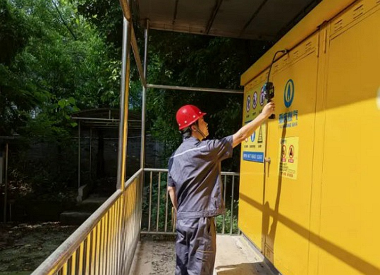 重慶燃氣集團中梁山公司開展設施設備安全檢查。重慶燃氣集團供圖