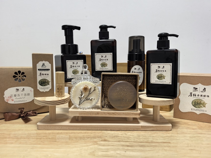 崖柏香料衍生品。王雷攝