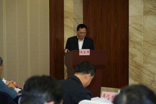 重慶市教師教育學會常務副會長鄔躍作專題報告。王鑫攝