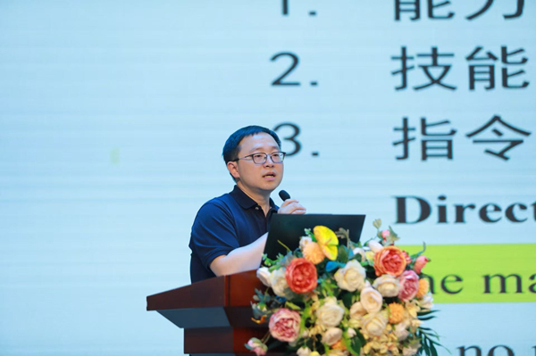 上海市嘉定區教育學院副院長秦惠康作專題講座。主辦方供圖