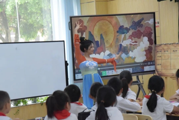 《飛天》美術示范課。主辦方供圖