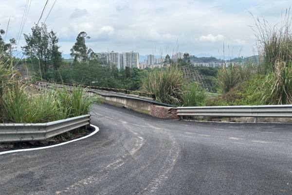 新石村新寶路建設后。洛磧鎮供圖