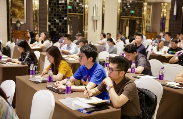 學員們認真聽課。主辦方供圖