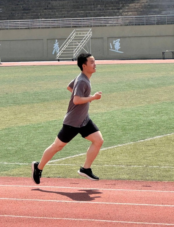 運動中的學生。重慶科技大學供圖