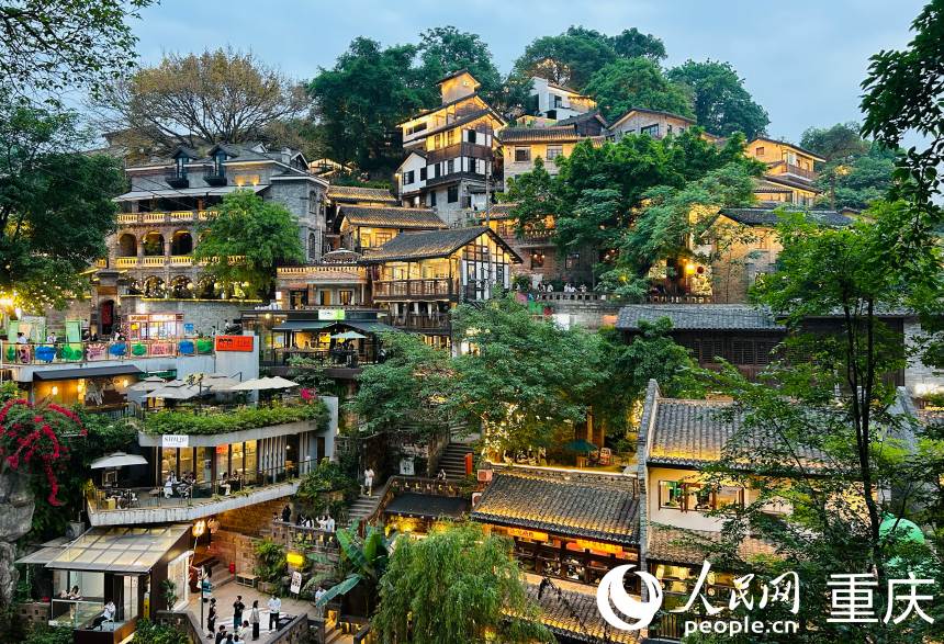 華燈初上的下浩里。人民網記者 劉祎攝