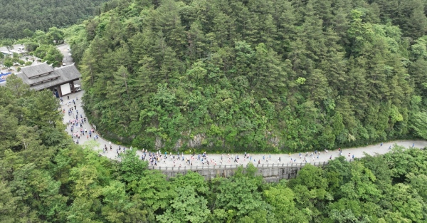 武陵山大裂谷風景優美。主辦方供圖