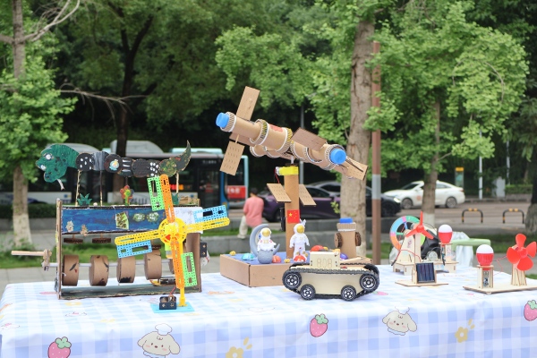 親子科技小創作。主辦方供圖