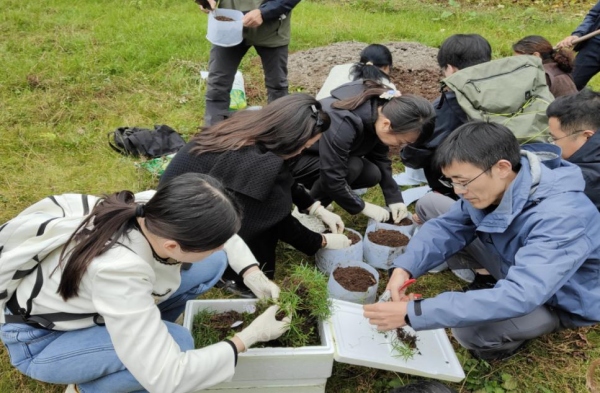 研究所工作掠影。重慶市藥物種植研究所供圖