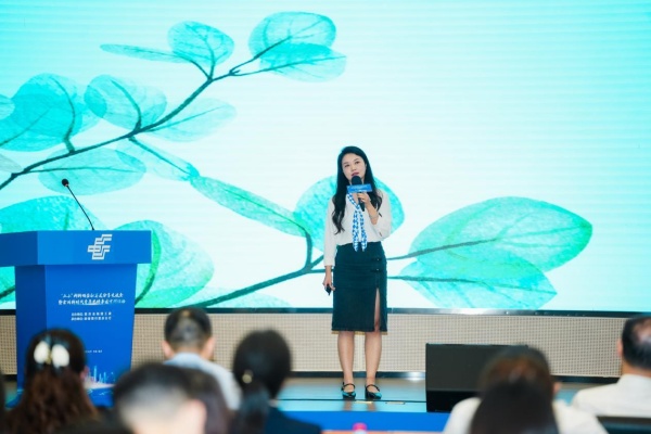 全國新時代青年先鋒代表，重慶市衛生健康委重要發展處副處長、團委書記張琪開展宣講。郵儲銀行重慶分行供圖