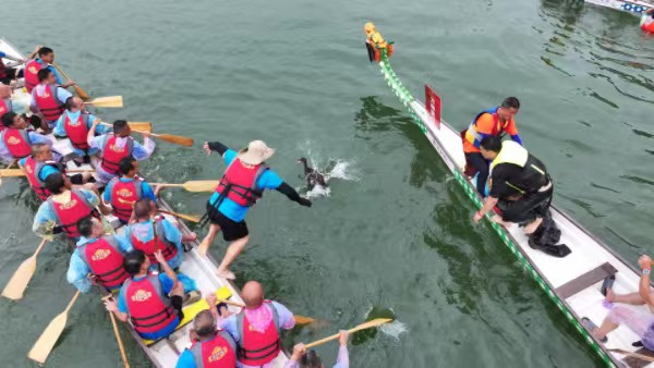 “搶彩頭”活動。銅梁區委宣傳部供圖