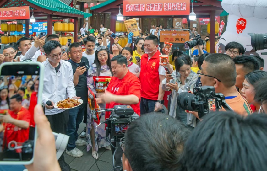 榮昌本土主播正在直播。榮昌區委宣傳部供圖