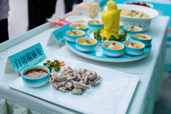 現場兔肉美食飄香。主辦方供圖