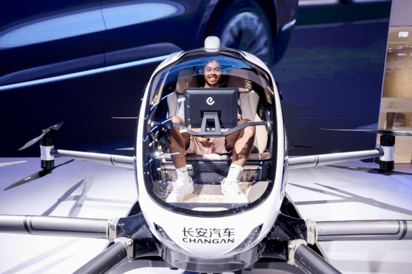 歐洲媒體在重慶車展沉浸式體驗長安最新科技。長安汽車供圖