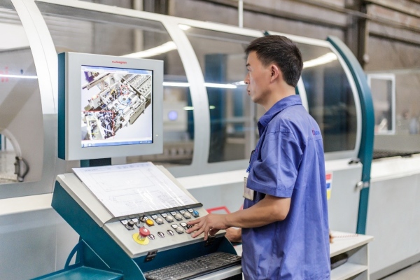 工人通過簡單的控制即可完成全生產過程。企業供圖