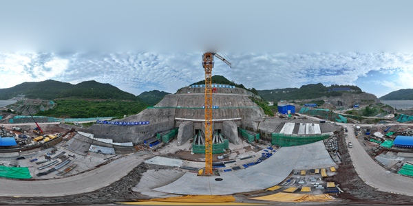 尾水施工。王永吉攝