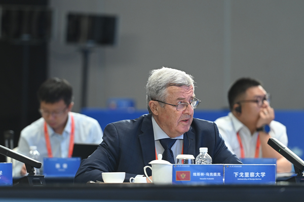 黑山下戈里察大學校長維斯林·烏克提克發言。陳林攝