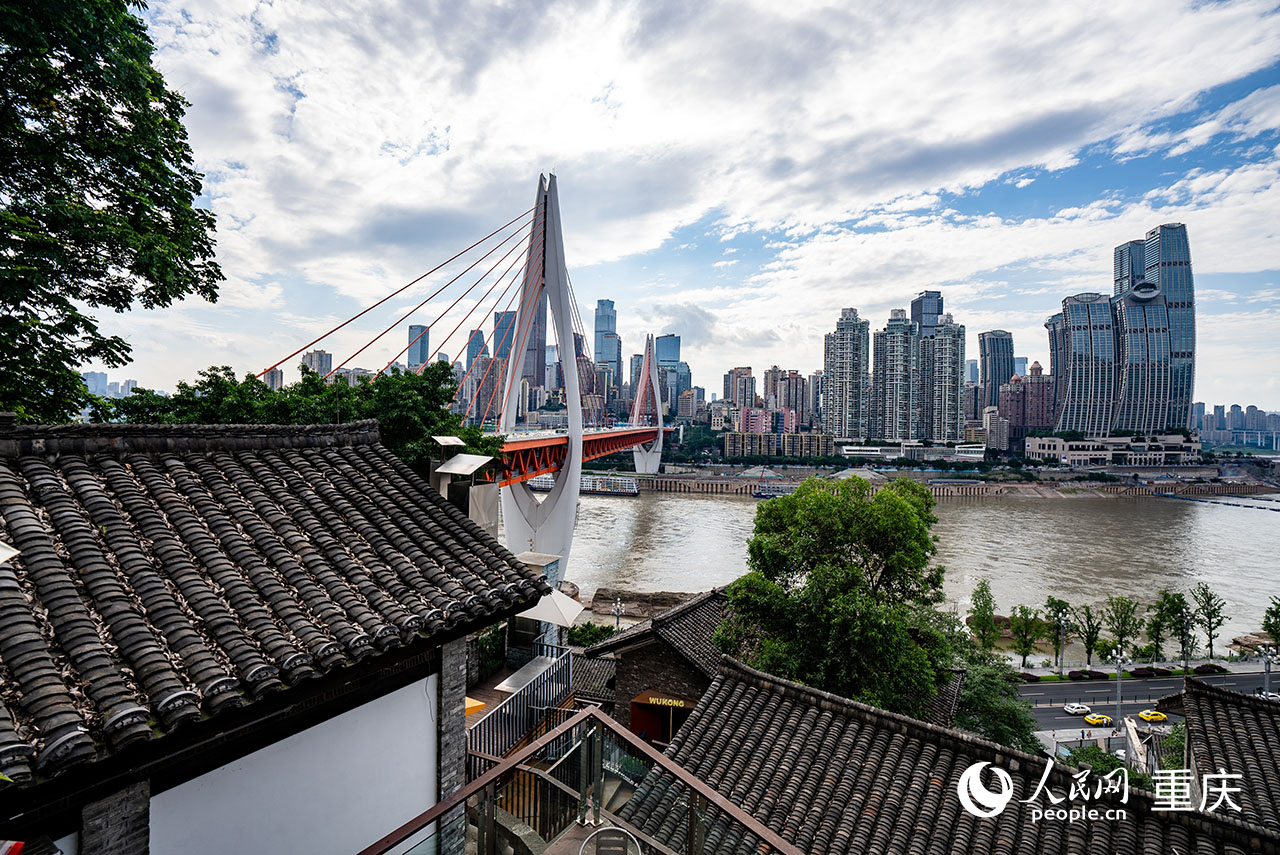 從下浩里老街遠眺渝中半島。人民網記者 許崢攝