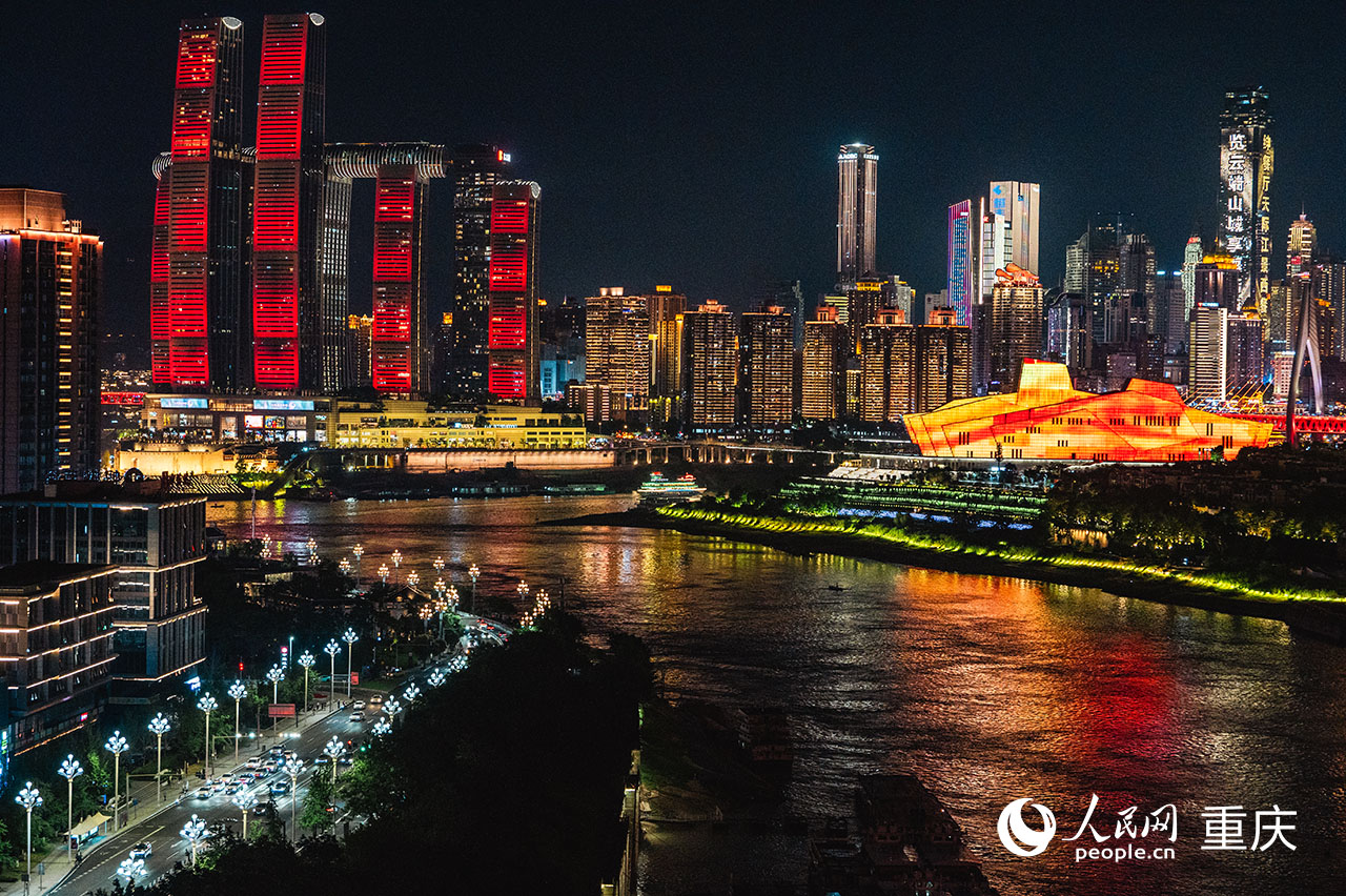 重慶兩江夜景。鄒樂攝