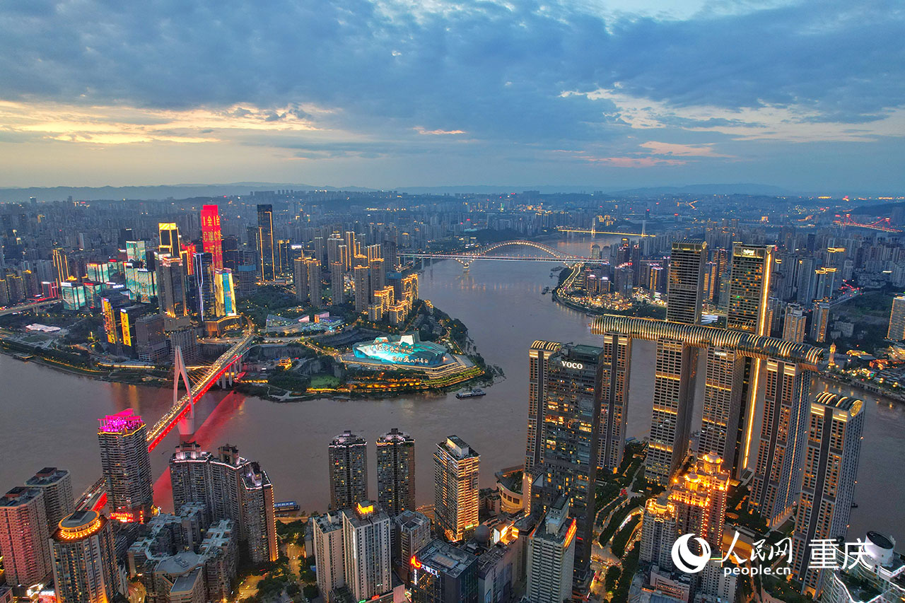 重慶兩江夜景。人民網 鄒樂攝