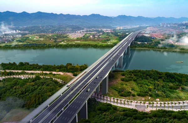 渝武高速拓寬改造項目跨江特大橋。重慶設計集團有限公司市政設計研究院供圖