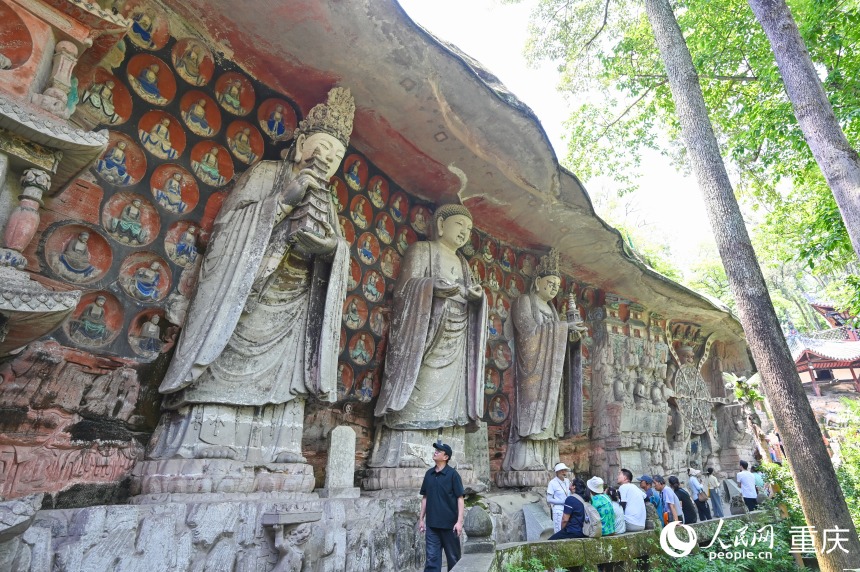 行進中國丨世界遺產賦能國際文旅名城建設在重慶文旅產業蓬勃發展的浪潮中，大足區憑借大足石刻的獨特魅力，正加速從“文旅資源富礦”向“國際文旅名城”蛻變...