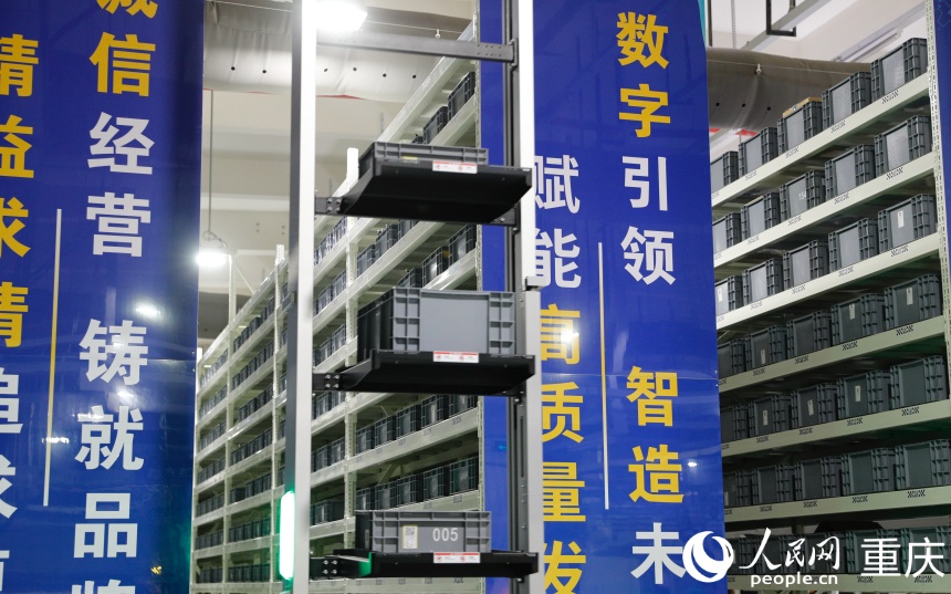 行進中國丨看不見的5G 看得見的智能沒5G：工廠的生產流程主要依賴工廠以太網和傳統Wi-Fi，存在布線復雜、移動性差和數據采集延遲等問題。有5G：通過大量5G設備、傳感器...