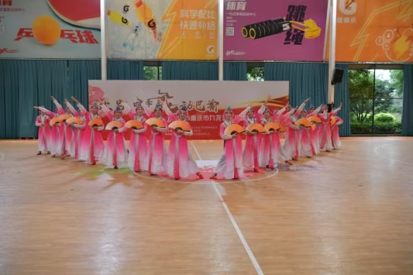 2025重慶市九龍坡區廣場舞展演現場。曹鳴鷗攝