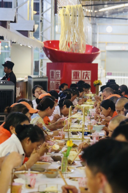 長桌宴現場。景區供圖