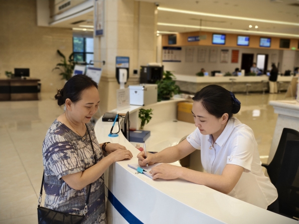 企業群眾“就近辦”“多點可辦”。大足區委宣傳部供圖