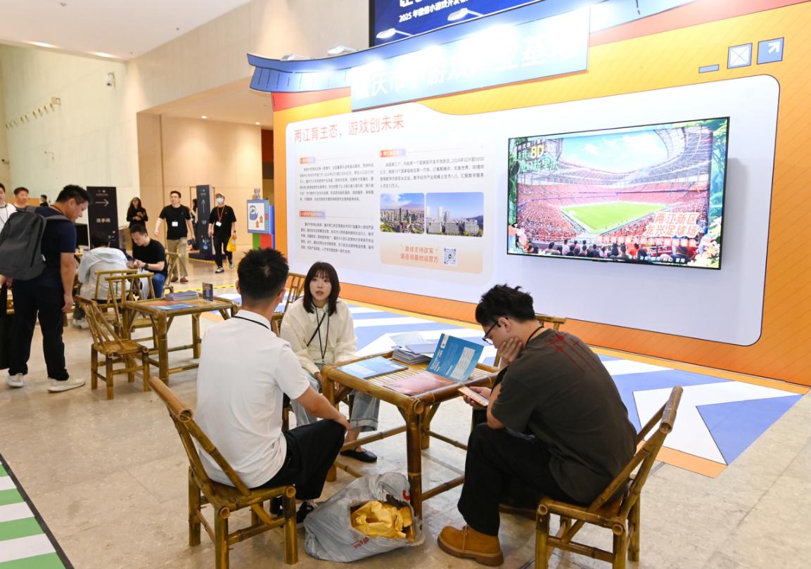 客商開展現場面對面交流。冉雨琳攝