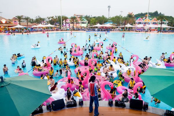 夢界水世界，納涼好去處。鄭城東攝