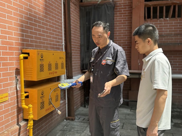 主題黨日活動。重慶燃氣集團供圖