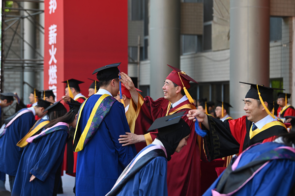 授位儀式。鄒樂攝