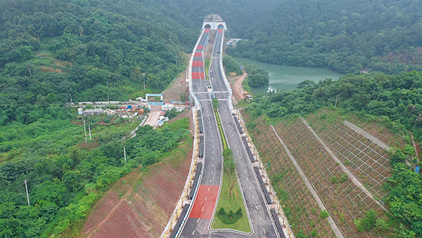 興黃路工程(原茶黃路工程)建成通車。中建五局供圖