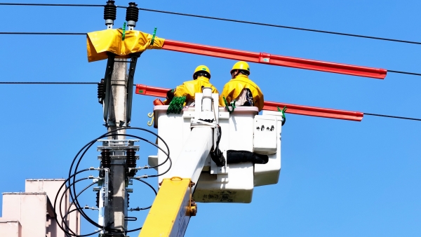 帶電作業，筑牢供電保障線。受訪者供圖