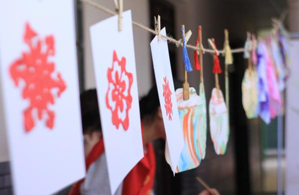 剪紙作品。重慶電力高等?？茖W校經濟管理學院供圖